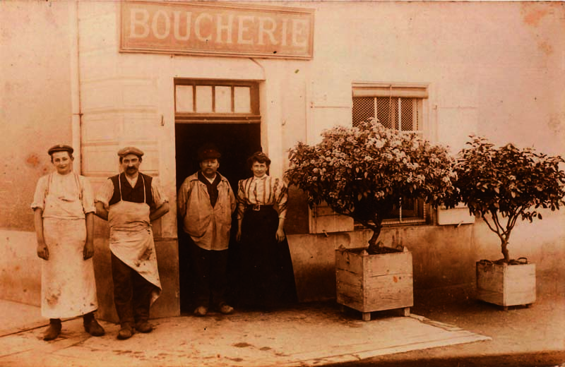 2 Boucherie Pont de Veyle parents Chavannes à gauche père à Loulou Gauthier